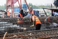 工地高薪迷思大揭秘！鱼泡网工友直呼：500一天？醒醒吧，300都是套路深！