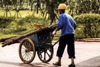 从工地搬砖日赚2.7元到月薪8000的教育者：我的逆袭人生，梦想照进现实